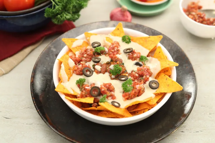 Cheesy Nachos - YT