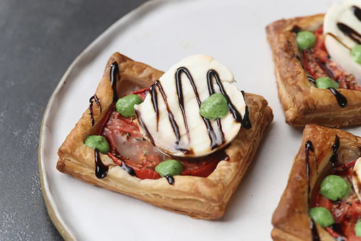 Tomato Mozzarella Puff
