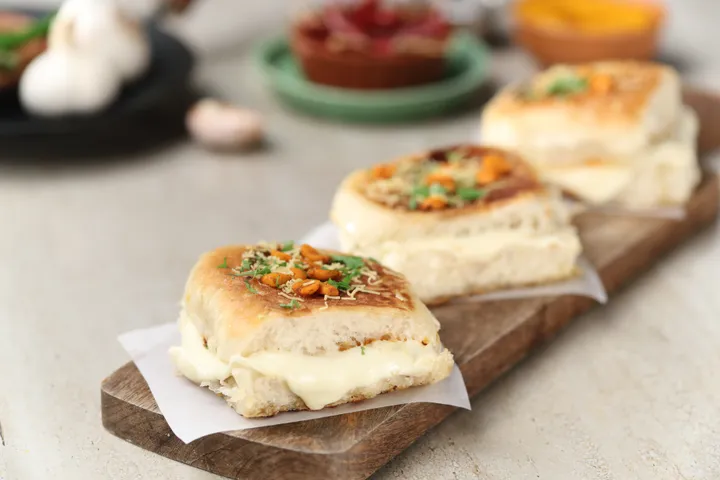 Cheese Lasun Pav