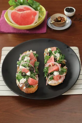 Pomelo Arugula Bruschetta 1 - YT