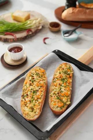 Green Garlic Bread - YT