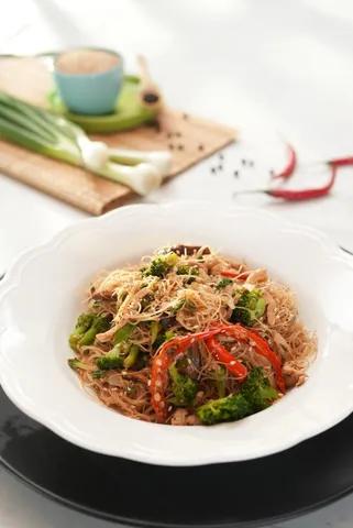 Stir Fried Chicken Noodles - YT