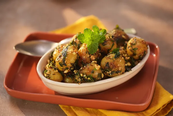 Pudine Wale Aloo - YT
