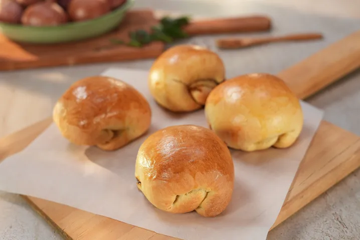 Seeni Sambol Bread - YT