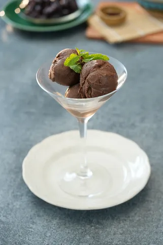Date and  Coconut Ice Cream - YT