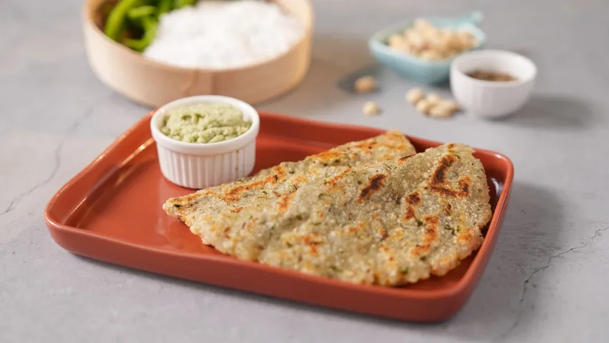 Quick Sabudana Thalipeeth 5