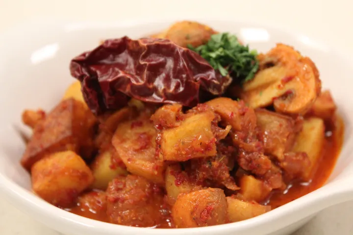 Mushroom Vindaloo - YT.JPG
