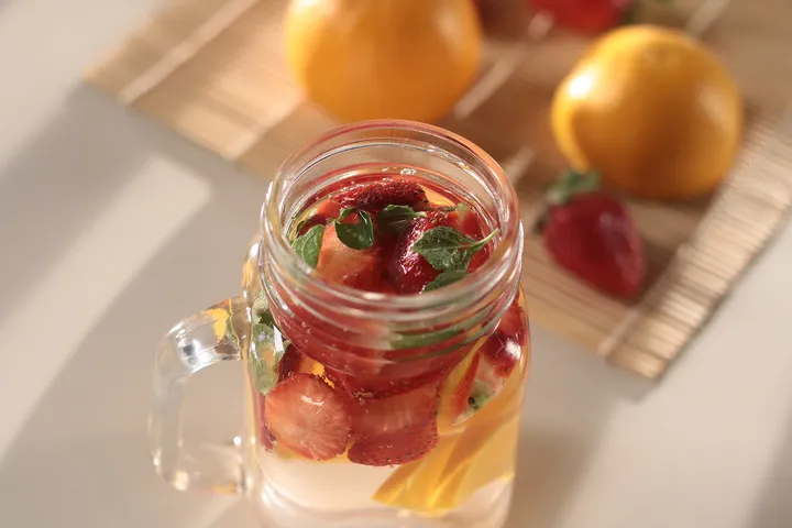 Orange Strawberry Detox Water 