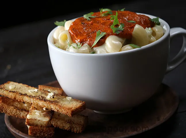 Cheesy Makhni Macaroni