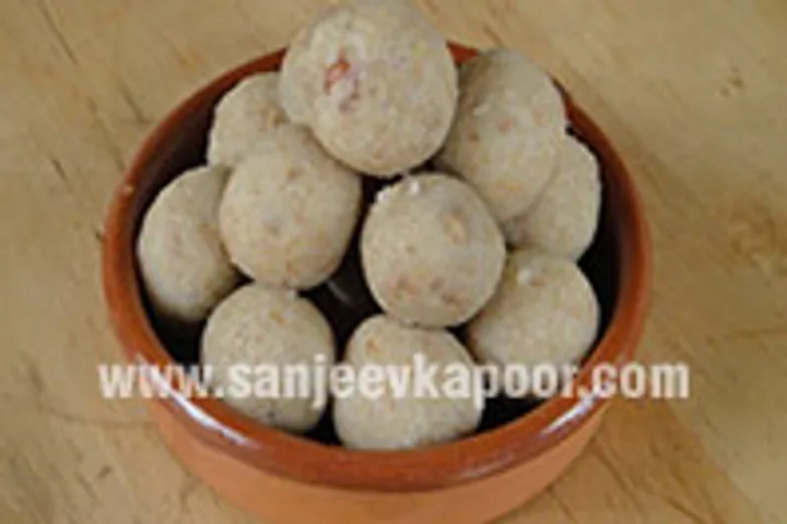 Instant Coconut Laddoo