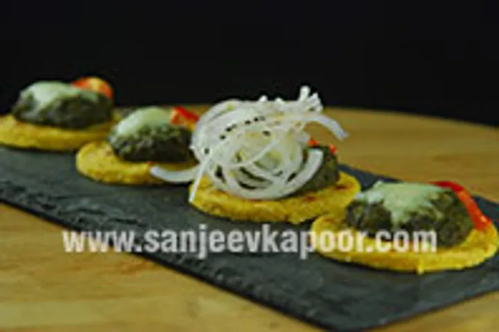 Sarson ka Saag, Makki ki Roti aur Mozzarella ki Ma