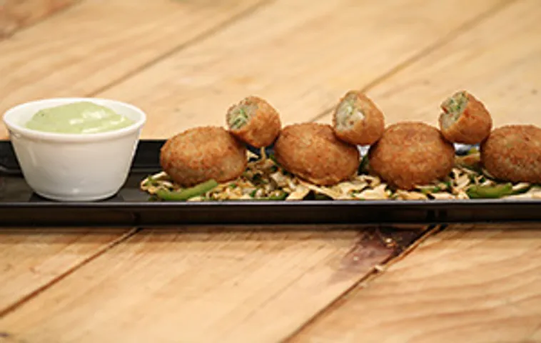 Cheesy Broccoli Tikki