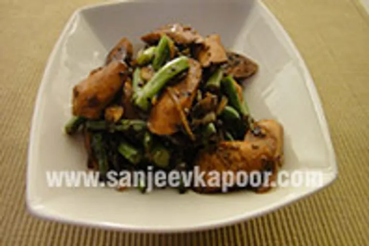 Stir Fried Chicken Sausages with Green Beans 