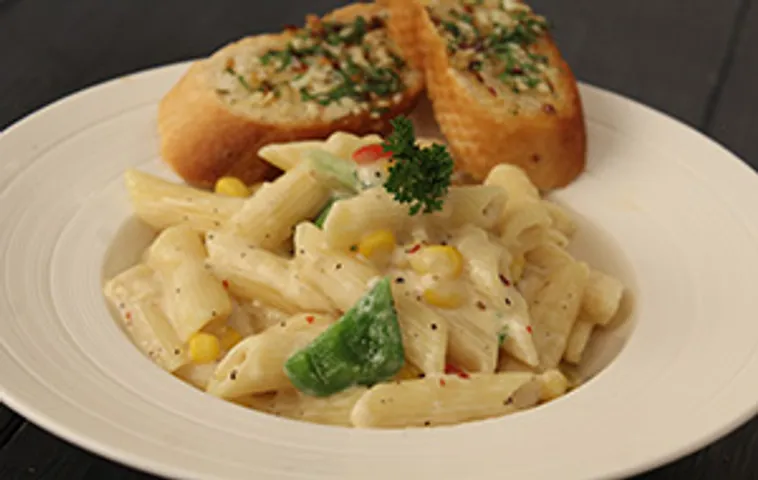 Penne in White Sauce with Garlic Bread