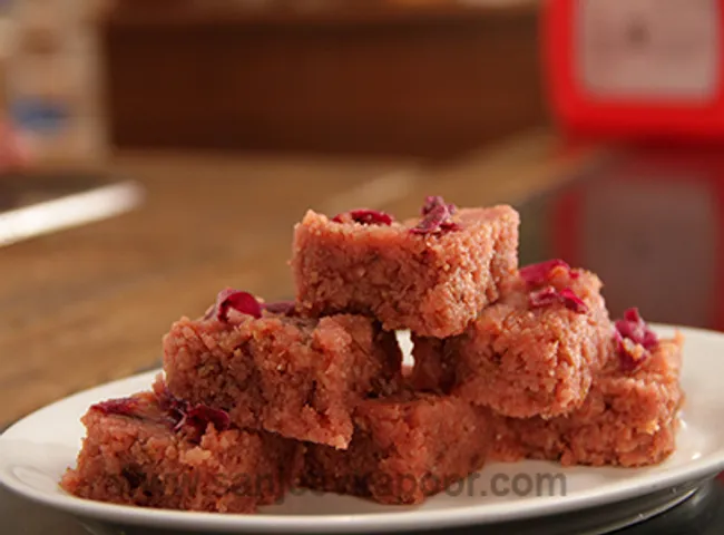 Nariyal aur Gulab ki Burfi