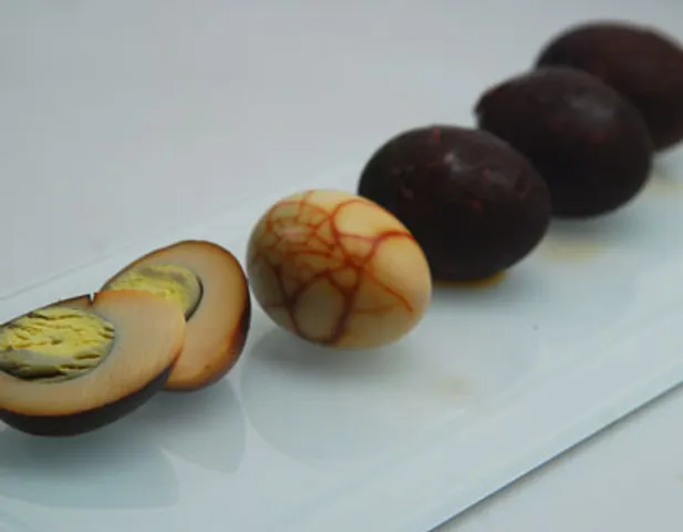 Red Onion Boiled Eggs