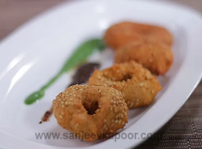 Moong Dal aur Til ke Vade