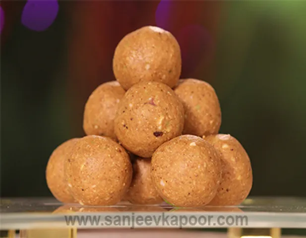 Atta Besan Laddoo