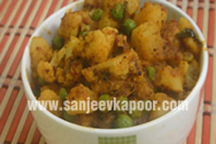 Vatana Batata Cauliflower Sukke