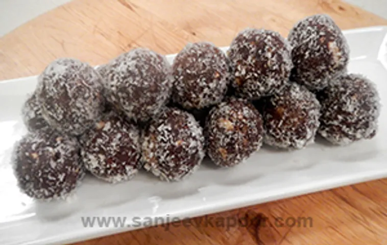 Date and Peanut Balls