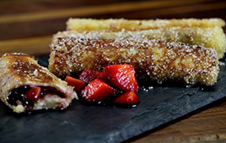 Chocolate Strawberry Roll Ups