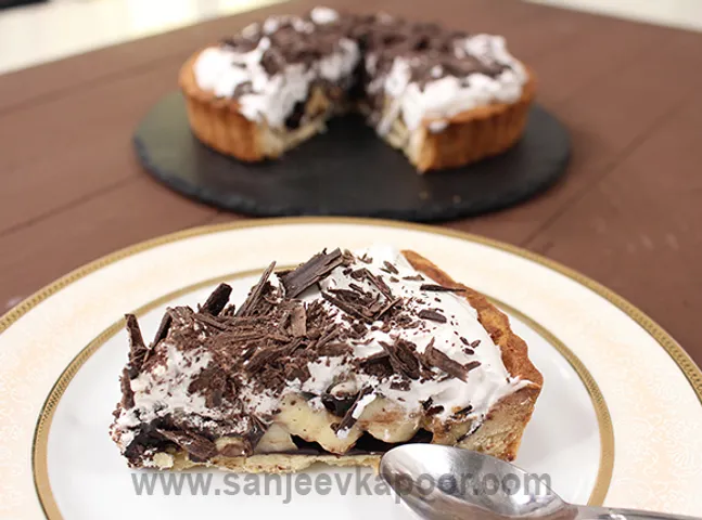 Banana Cream Pie with Walnuts