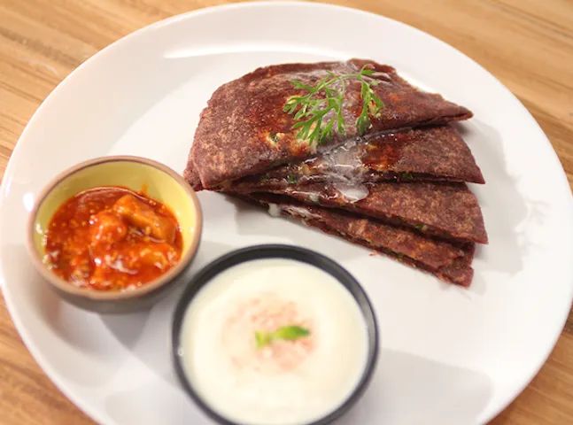 Paneer Stuffed Nachni Parantha