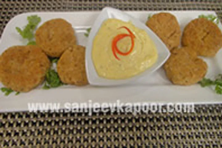 Coconut Crab Cakes with Garlic Mayo 