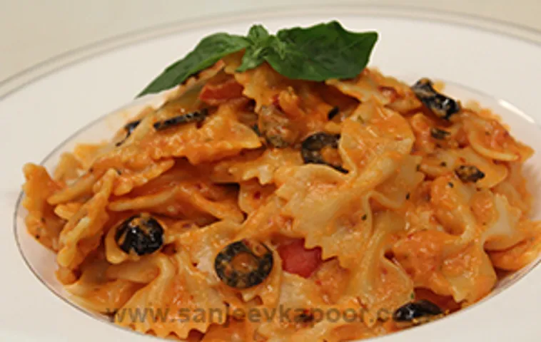 Jain Olive and Tomato Pasta