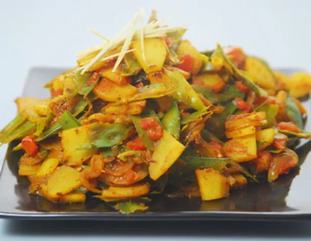 Green Peas Peel and Potato Bhaji