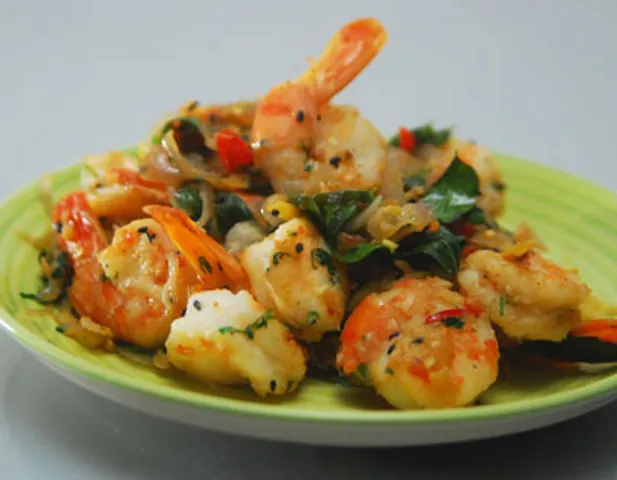 Prawns with Onion, Curry Leaves and Chillies