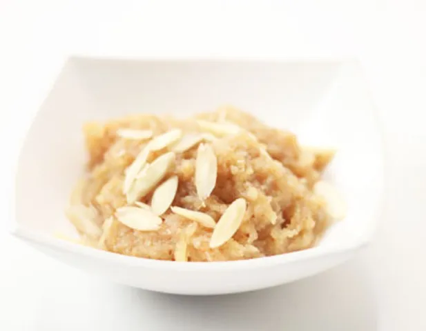 Saeb aur Badam ka Halwa