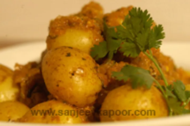 Baby Potatoes In Spicy Yogurt Gravy