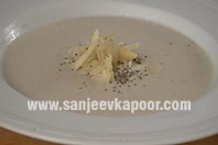 Mushroom and Almond Soup 