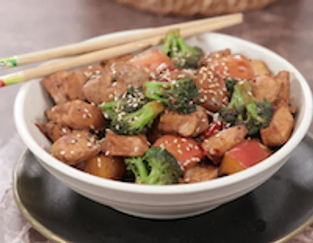 FIVE SPICE CHICKEN AND PEAR STIR FRY
