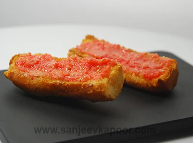 Tomato Bread with Garlic