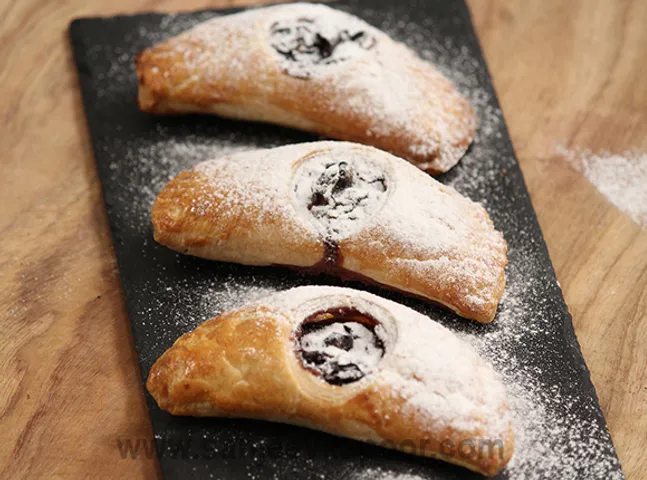 Cherry Hand Pie with Wine