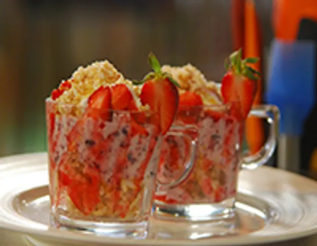 Crunchy Yogurt with Strawberries - Cook Smart