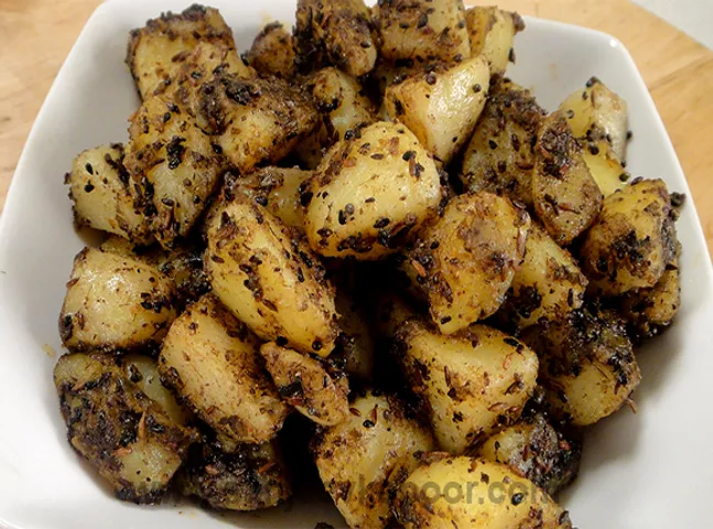 Kaaley Masalewale Aloo