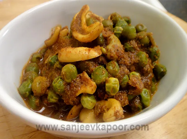 Kaju Matar Masala