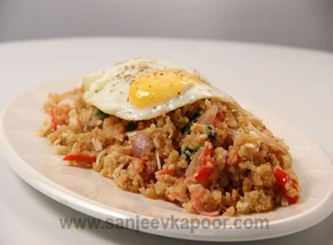 Fried Egg on Quinoa