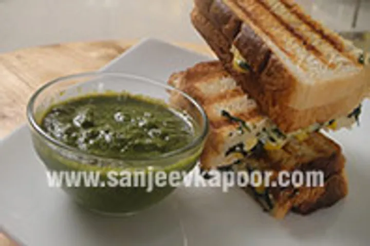 Cheesy Spinach and Corn Grilled Sandwich