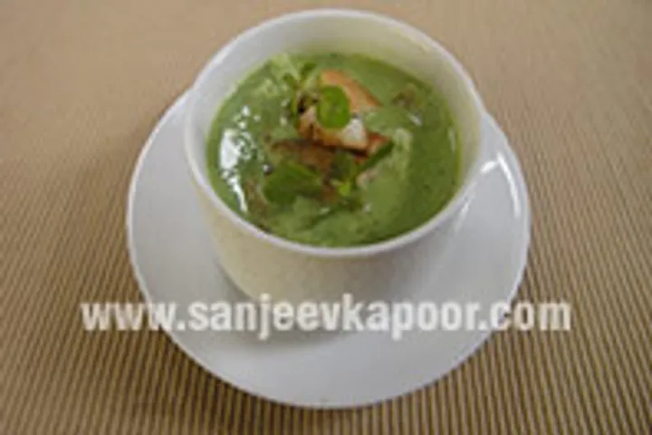 Cucumber Spinach Soup with Fennel Croutons 