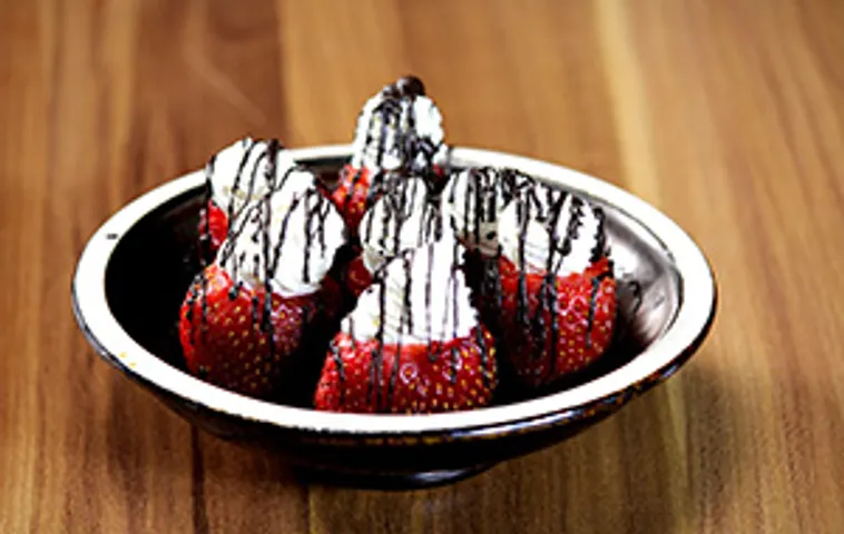 Cheesecake Stuffed Strawberries