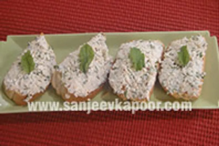 Creamy Cottage Cheese Crostini 