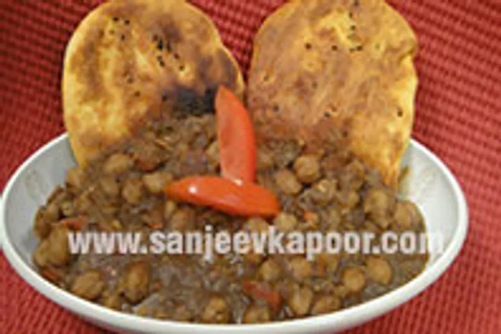 Bheegha Kulcha Chole