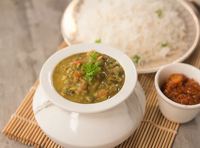 Moong Aur Hare Lasun Ki Dal
