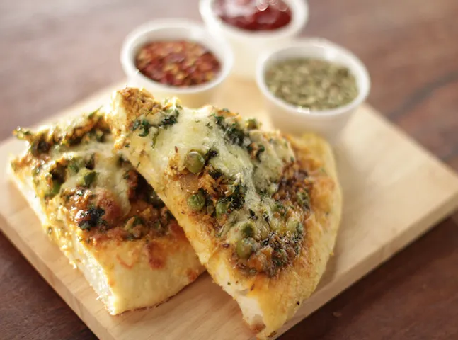 Matar Paneer Pizza 