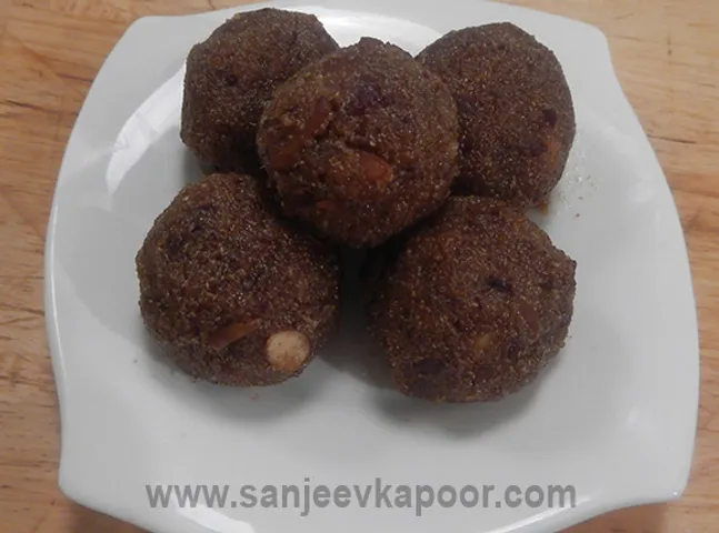 Rajgira and Date Laddoo