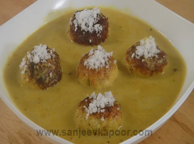 Chicken Meat Balls in Curried Coconut Sauce